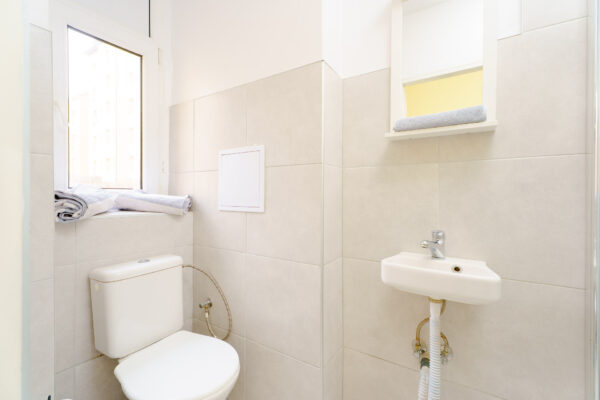 Nice furnished studio apartment - Image 10
