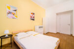 Spacious room with double bed - Image 4