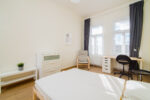 Sunny room with plenty space - Image 3