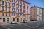 Spacious room with nice city view - Image 9