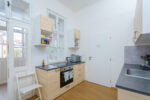 Spacious room with double bed - Image 6