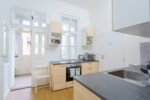 Spacious room with double bed - Image 9