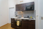 Spacious room with nice city view - Image 6