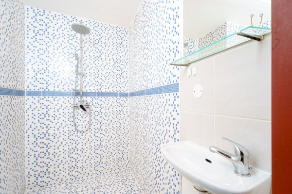 Modern studio apartment in Prague for rent - Image 8