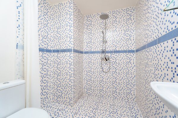 Modern studio apartment in Prague for rent - Image 9